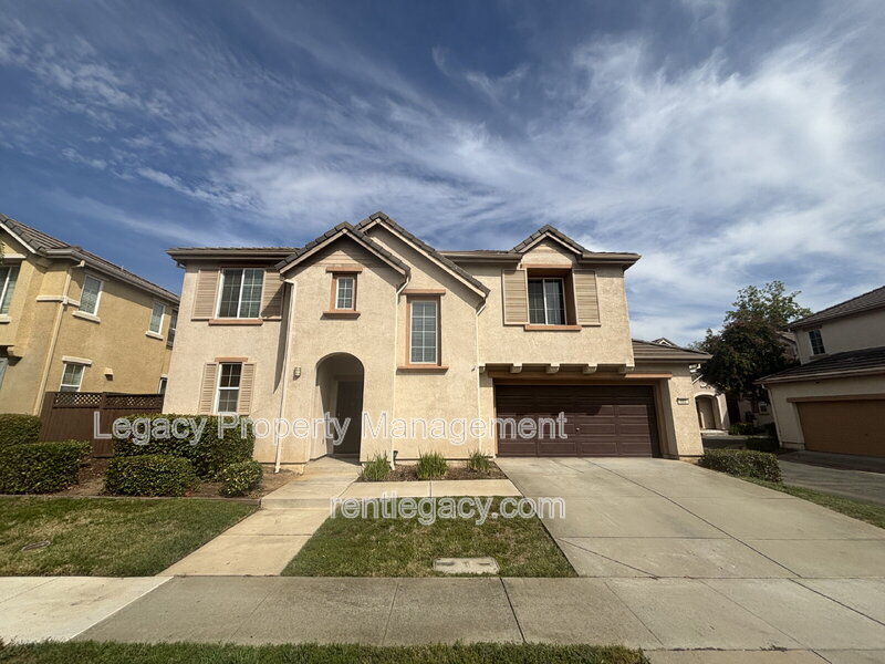 Lincoln House: 893 Equinox Loop