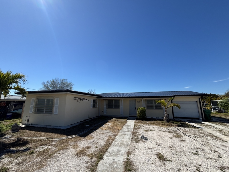 Port Charlotte House: 4143 Conway Boulevard