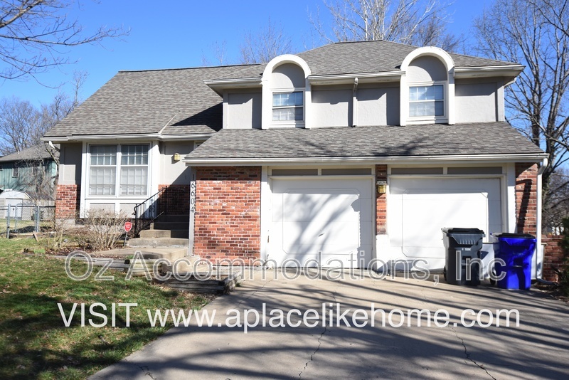 Olathe House: 16604 W 142nd Circle