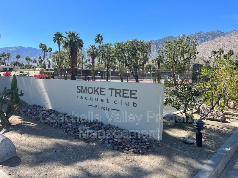 Palm Springs House: 1655 E Palm Canyon Dr