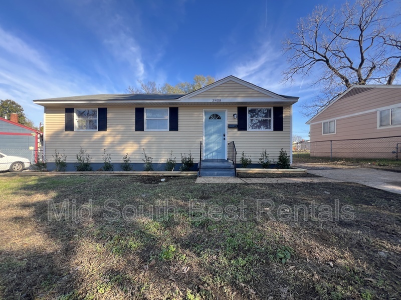 Memphis House: 3458 Rochester Rd