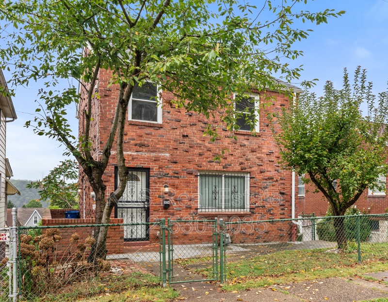 Pittsburgh House: 5034 Ampere Street