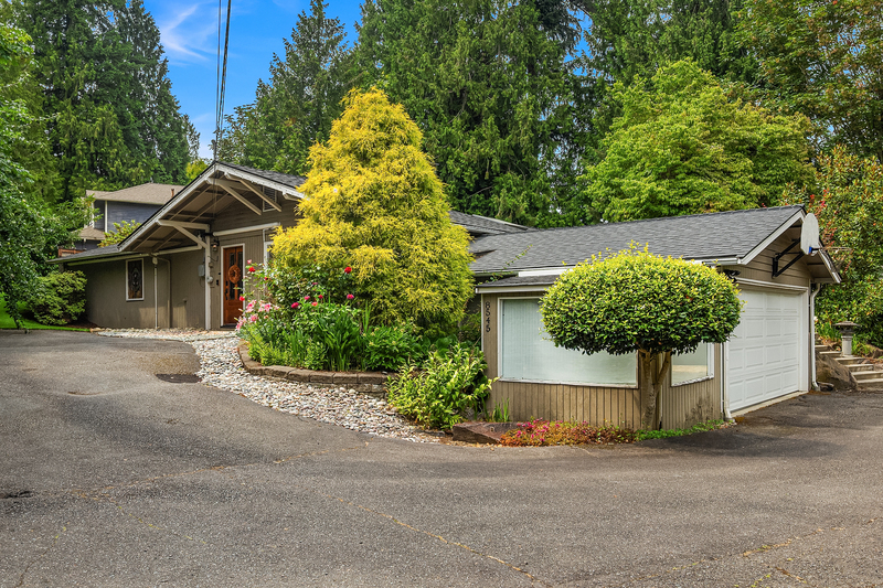 Redmond House: 8545 142nd Avenue NE