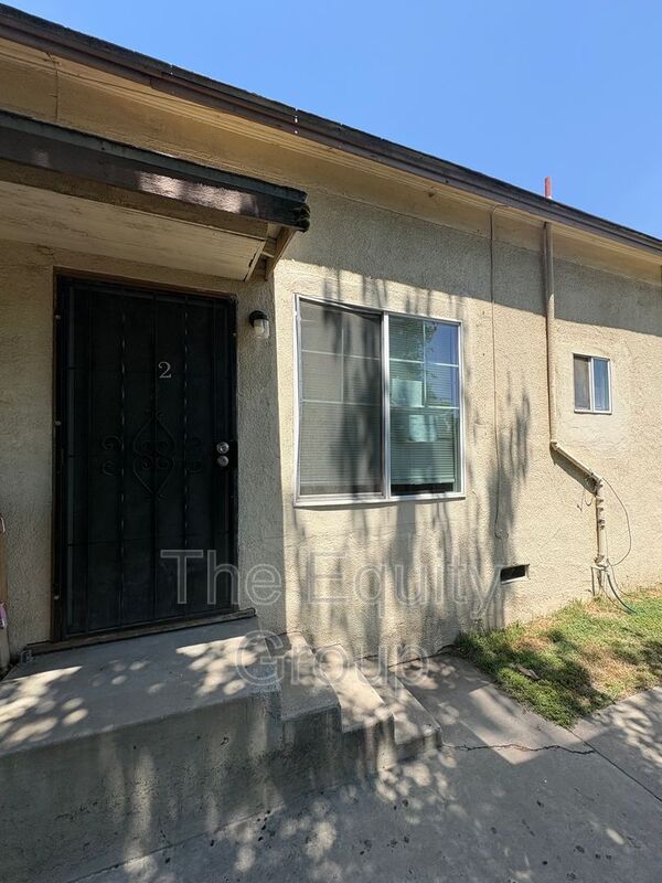 Tulare Condo: 337 N. H Street