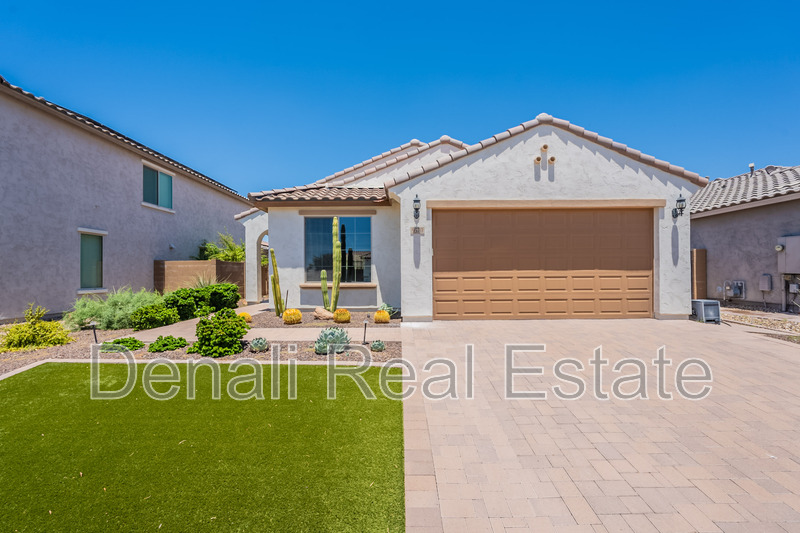 Peoria House: 9570 W Whispering Wind Dr