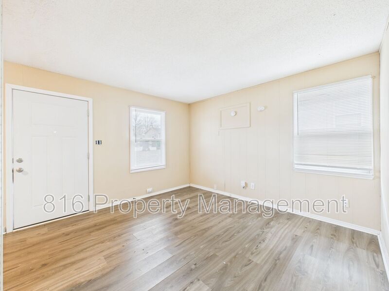 Grandview Condo: 6104 E 152nd Ter