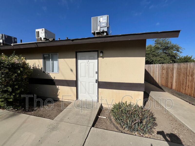 Porterville Condo: 62 N Villa St