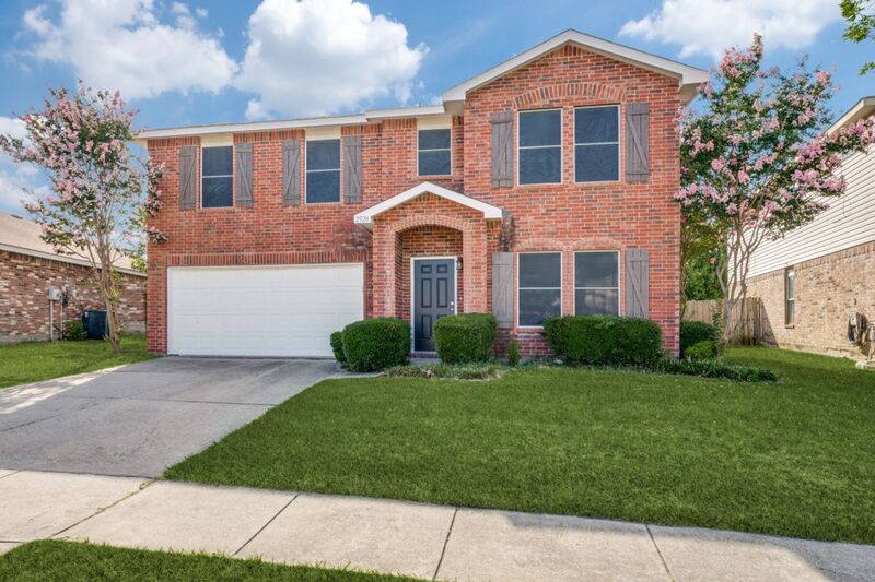 Little Elm House: 2528 Red Oak Dr