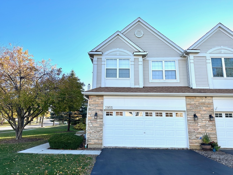 Algonquin Townhome: 2955 Talaga Dr