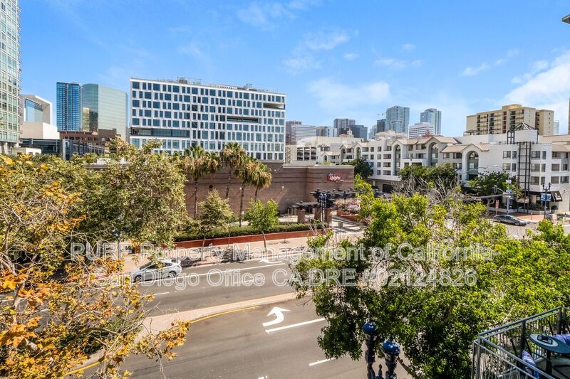 San Diego Townhome: 101 Market St
