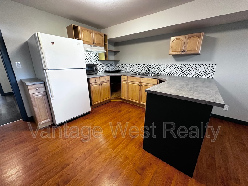 Kelowna House: 697B Belgo Rd