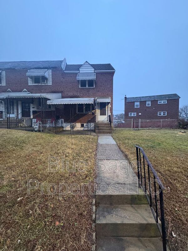 Darby Townhome: 575 S 4th St