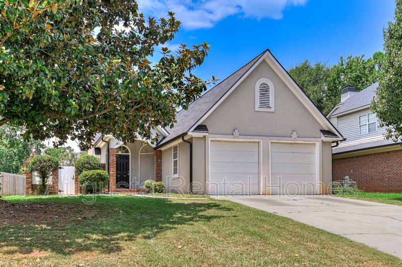 Martinez House: 208 Stonington Drive