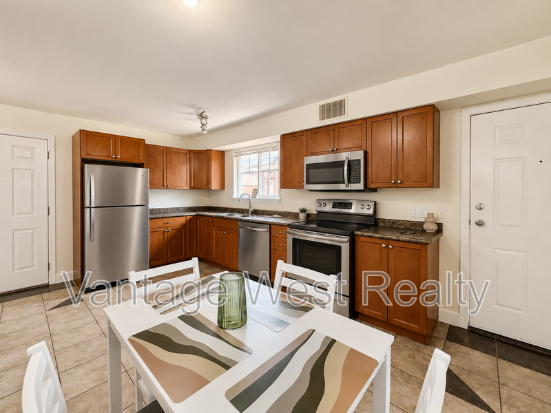 Kelowna Condo: 578-B Cadder Ave