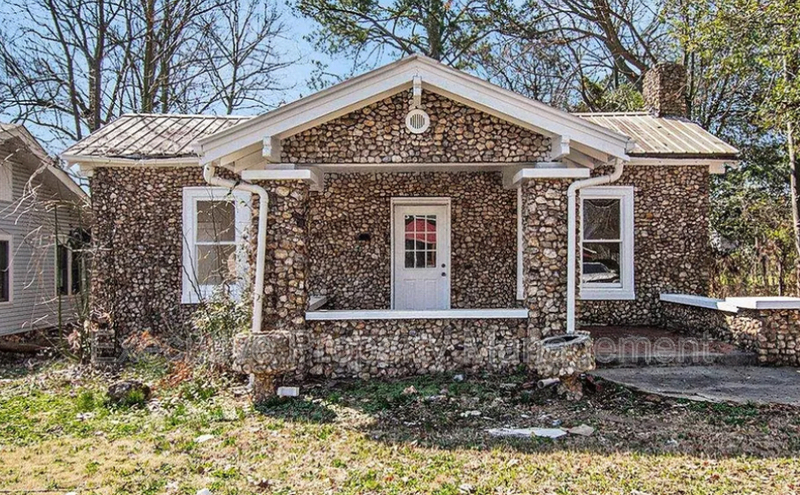 Birmingham House: 1611 31st Avenue