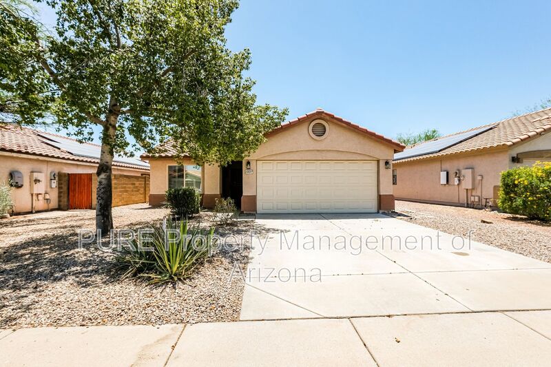Surprise House: 13857 W Ironwood St