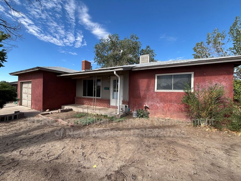 Farmington House: 1601 Chaco Avenue
