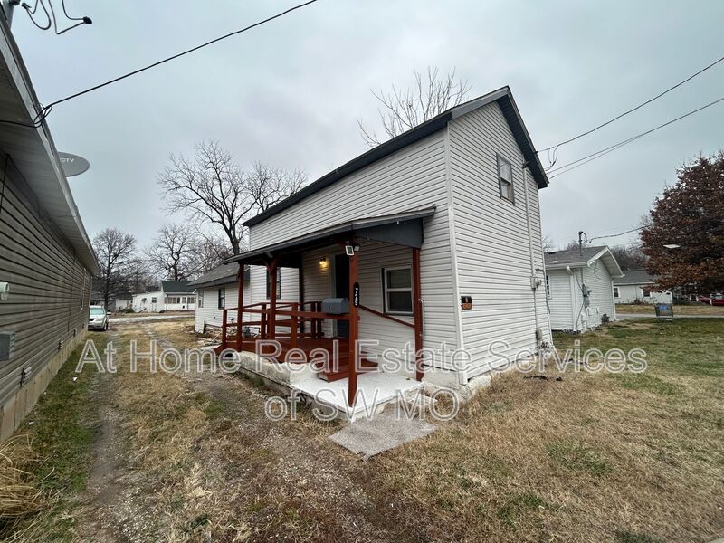 Springfield House: 729 E Garfield St