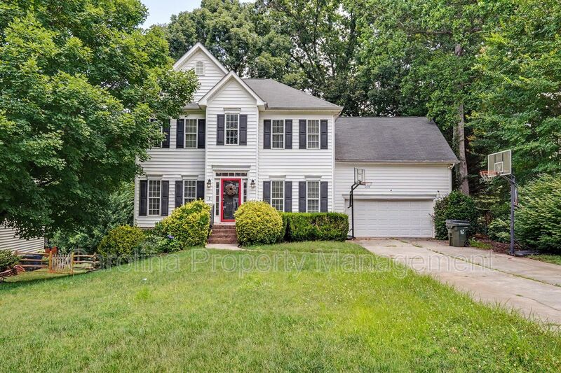 Huntersville House: 16922 Laureate Rd.