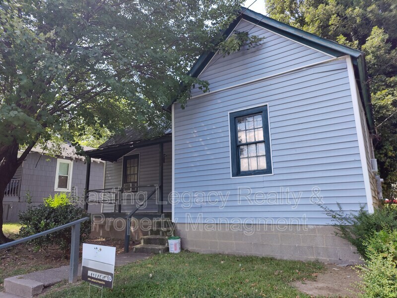 winston-Salem House: 1712 Grant Ave