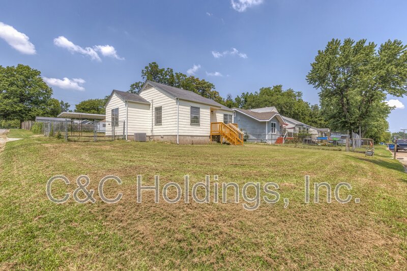 Tulsa House: 60 South Urbana Avenue