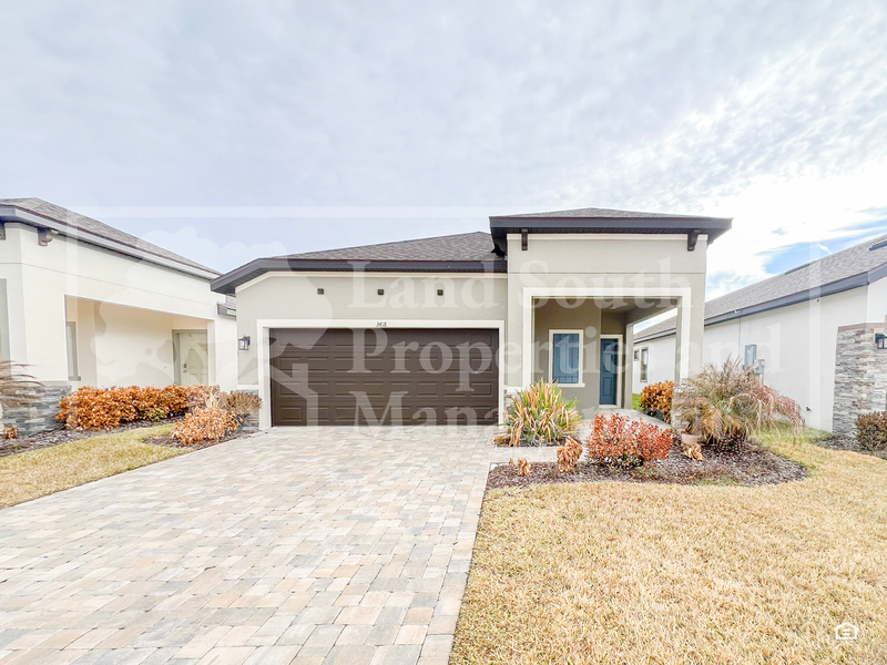 Lakeland House: 3418 Cup Drive