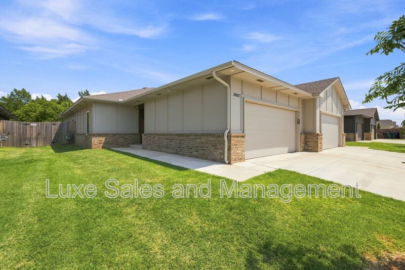 Okahoma City House: 10912 Oak Hollow Drive