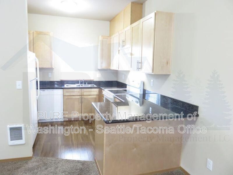 Tacoma Townhome: 8015 Pacific Ave