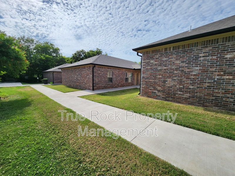 Ada House: 416 E 13th