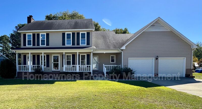 Fayetteville House: 6257 Lake Trail Dr