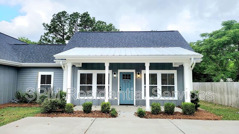 Wilmington House: 211A Woodland Dr