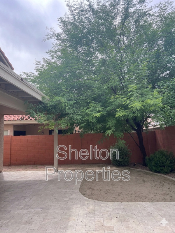 Glendale House: 7714 W Piute Ave
