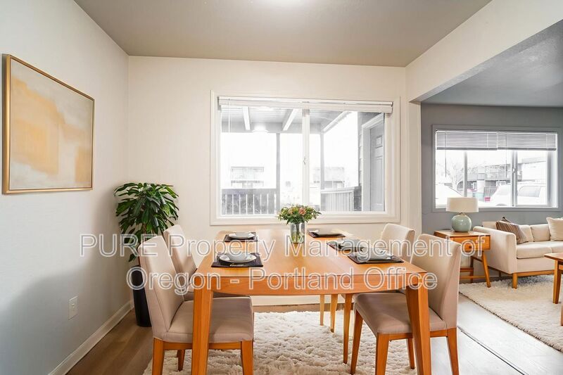 Keizer House: 760 Plymouth Drive NE
