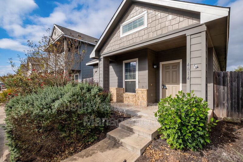 Austin House: 4614 Esper Ln