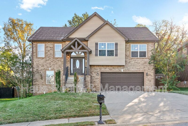 Clarksville House: 961 Bonellis Lane