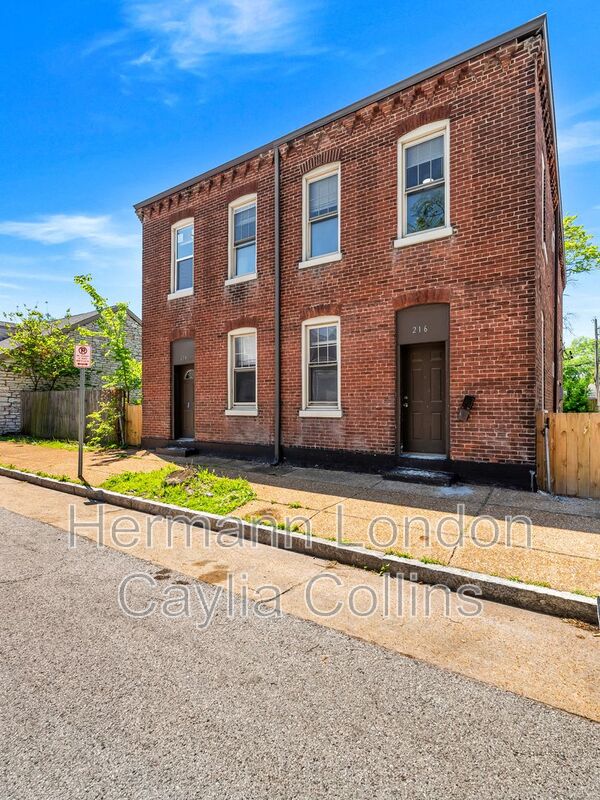 Saint Louis House: 214-216 W Steins St