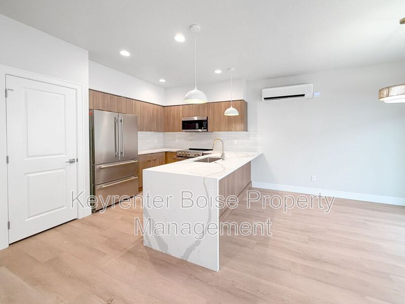 Garden City Townhome: 4337 N Greentrail Ln