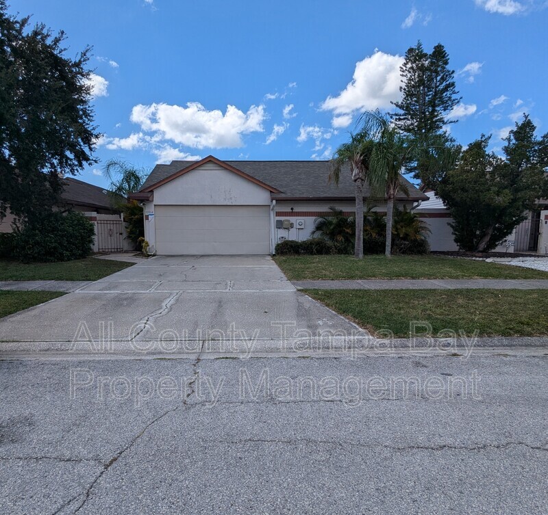 Tampa House: 10914 Landon Ln