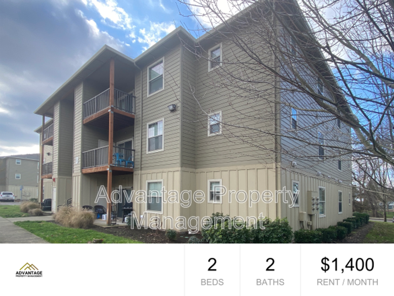 Monmouth House: 537 N Catron Place