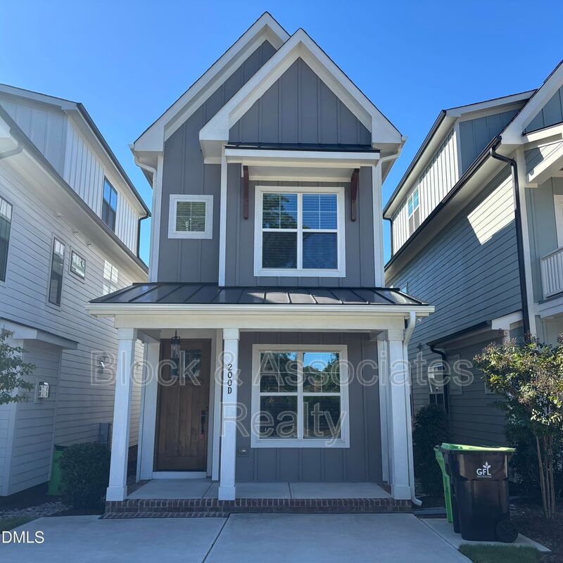 Apex House: 200D E Moore Street