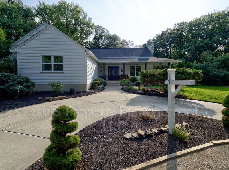 Morganville House: 17 Bauers Ln