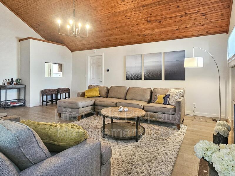 Muskegon Condo: 1852 Cedar Avenue - 1