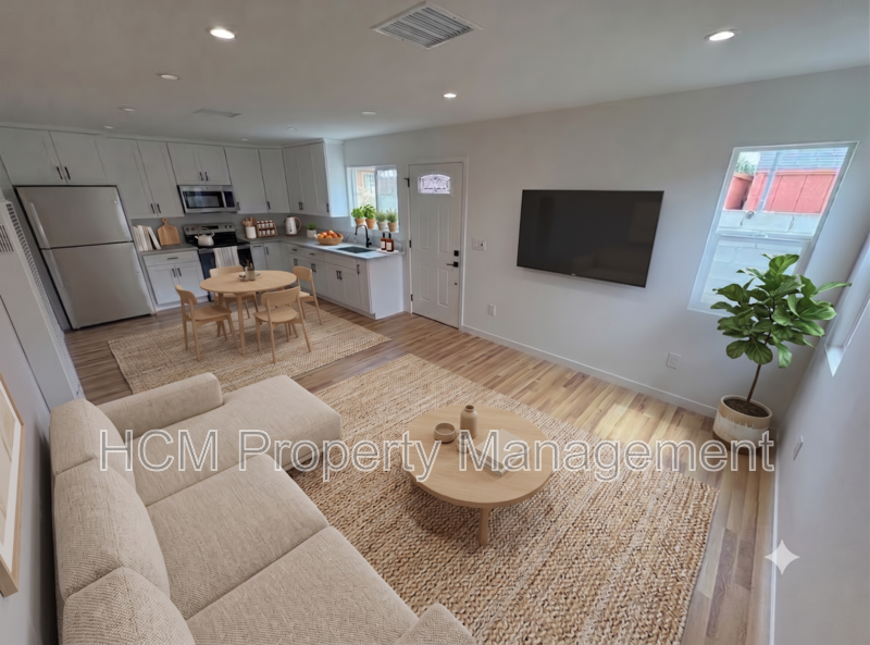 Los Angeles House: 856–858 W 47th St