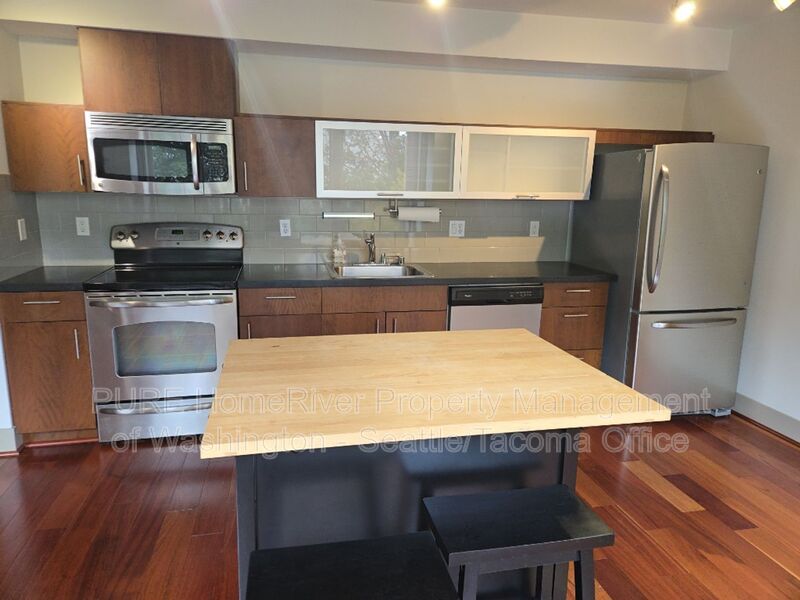 Seattle Condo: 4547 8th Ave