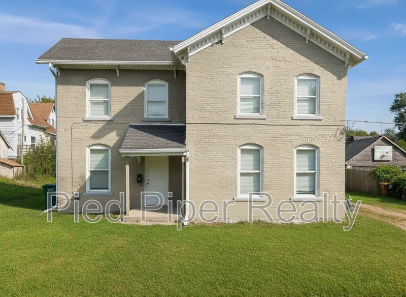 Freeport Condo: 810 E Shawnee St