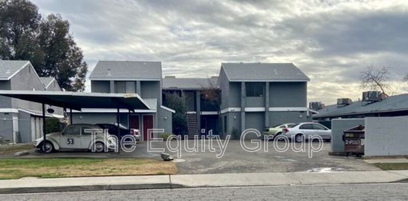 Visalia Condo: 1649 East Douglas Ave