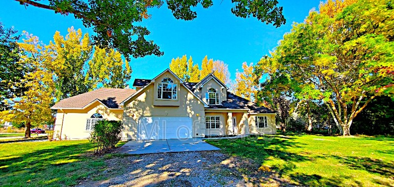 Eagle House: 85 S Linder Rd