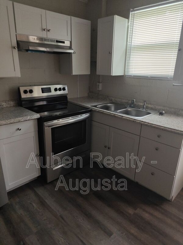 Grovetown House: 4432 Wrightsboro Rd