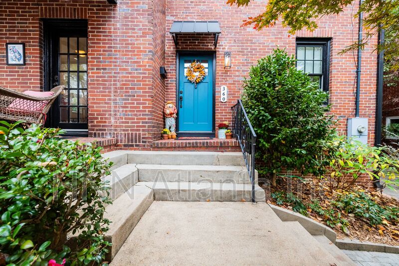 Atlanta House: 360 8th St NE