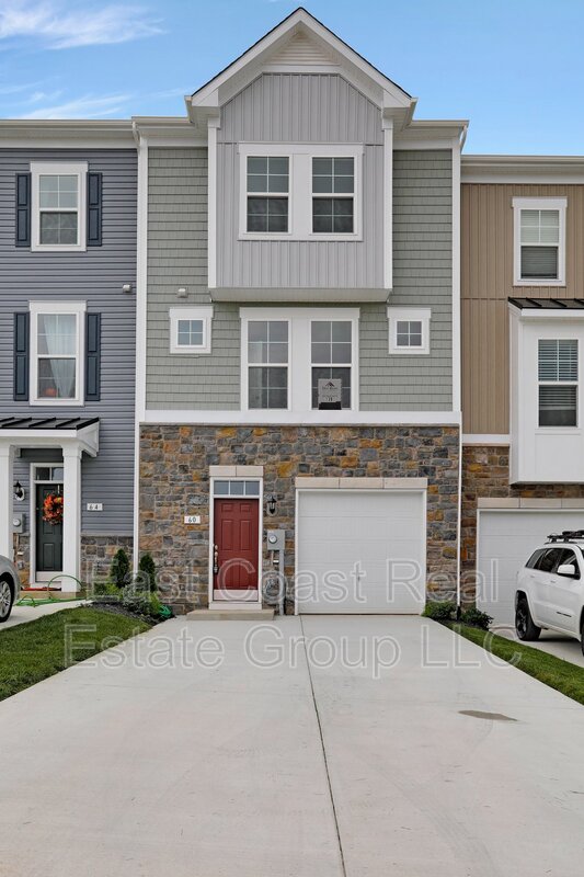 Falling Waters Townhome: 60 Mossdale Blvd